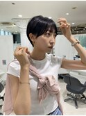 丸みショート前下がりボブセンターパートハンサムくびれ