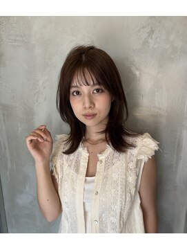 リリアーナ(LILIANA) ミディアムレイヤー/レイヤーカット/くびれミディ/アッシュ