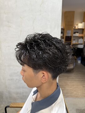 メンズクル(men's quru.) フェザーパーマニュアンスパーマ刈り上げセンターパート春日井