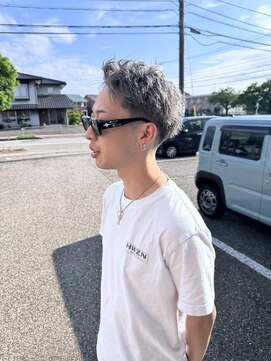 ヘアサロン エン(hair salon en.) テーパーフェードスパイキー×ホワイトグレー