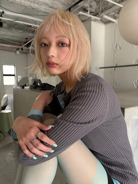 ルーム(Loom.) ケアブリーチ ハイトーンボブ レイヤーボブ 抜きっぱなし