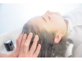 アスタ アヴェダ ASTA AVEDA 武蔵村山店の写真/【AVEDA独自のアロマオロジー】をベースに最上級の集中ケア！頭皮・ヘアを健康的に導く至福のスパ☆