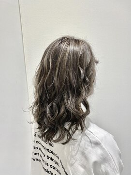 アンシェリ バイ フラミューム 大船店(Ancheri by flammeum) 明るめスモーキーグレージュハイライト