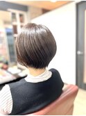 大人かわいいショートで“どん”