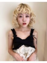 アクシス 栄ガスビル店(`AXIS) 【 HIYORI 】" ブロンドカラー くるくるカーリーヘア "