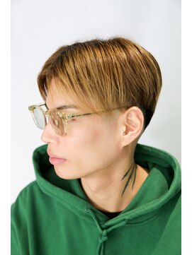 カーウォッシュバーバー(CARWASH BARBER) ハイトーンセンターパートスキンフェードツーブロックショート