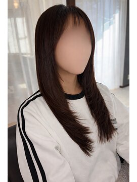 エリュール(Elure) レイヤースタイルに赤味のないくすみカラーでオシャレに