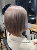 ハイトーンホワイトブロンド×韓国風切りっぱなし小顔ボブ