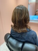 ラシンバンノラ(Lashinvan Nola) まとまりと動きを両立したミディアムレイヤー