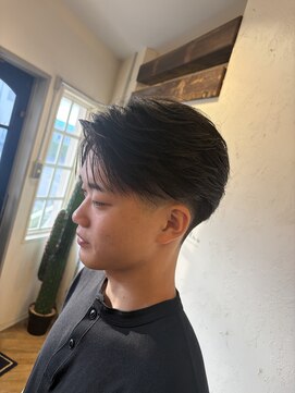 ヘアーライフアイリー(Hair Life iRIE) テーパーフェードセンターパート
