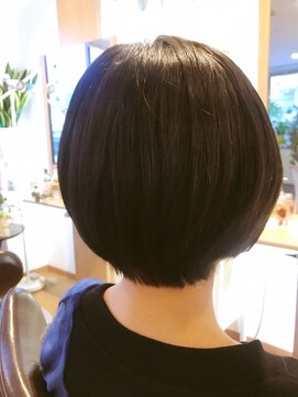 アメジスト(Amethyst) エレガントショートボブ