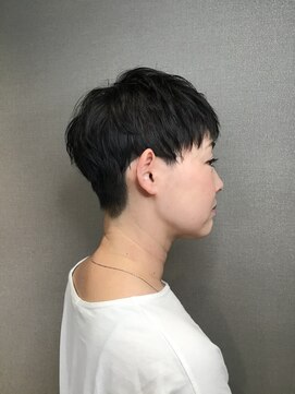 リリ(Liri material care salon by JAPAN) ナチュラルに刈り上げたマニッシュショート