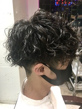 エレナ(elena) ツイストスパイラルパーマサイドグラデーションスリークショート