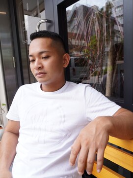 バーバー ヤマミチ(BARBER YAMAMICHI) ＜理容室＞スキンフェード　七三風　ラインあり