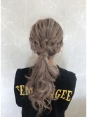 編み込みダウンポニーヘアアレンジゆるふわ結婚式お呼ばれ