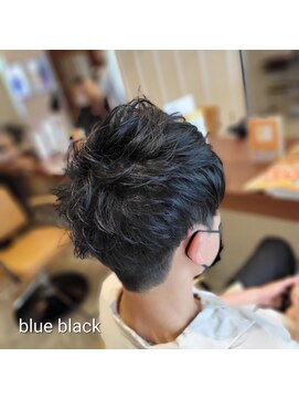 エイクス 千葉(AQs) パーマ風カット ブルーブラック