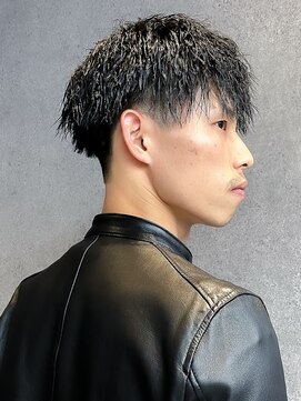 フジヤマバーバーショップ アジト(FUJIYAMA BARBER SHOP ajito) 刈り上げツイストスパイラルパーマ【田中美旺】b903