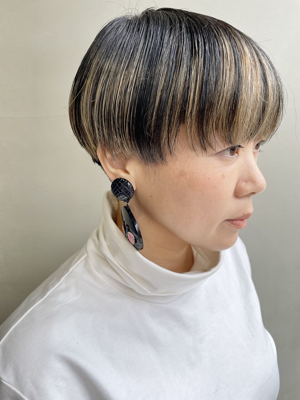 30代40代大人可愛い刈り上げハンサムショートアンブレラカラー