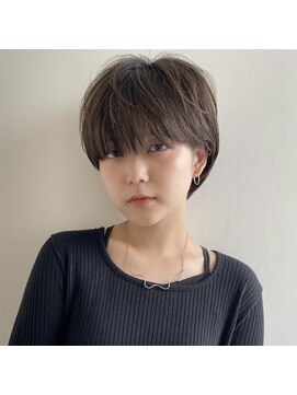 イヴォークトーキョーオーサカ(EVOKE TOKYO osaka) 20代おすすめヘア マッシュショート 耳かけ 簡単セット 可愛い