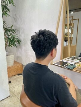 カミカガク メンズナチュラルパーマ×刈り上げ