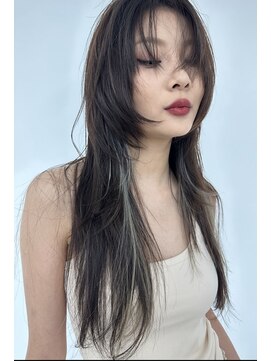 トリッカ 代官山(tricca) インナーカラー/ハイレイヤーロング/グレージュ/黒髪