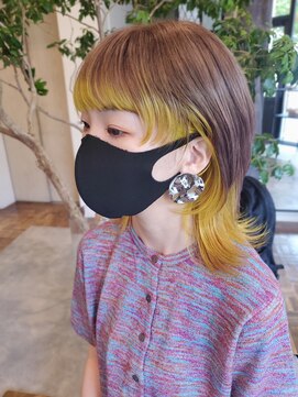 ヘアーアイスカルテット(HAIR ICI QUARTET) 20代30代ダブルカラーシアーイエローミディアムウルフ外ハネ
