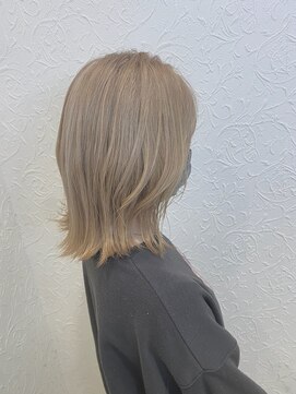 シェリー(Che'ri) ホワイトグレージュ(山崎)