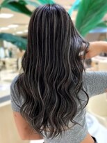 シャルムバイケンジ(Charm.by KENJE)&nbsp;レイヤーカット細めハイライト白髪ぼかし海外レイヤー東京銀座