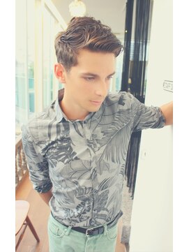 ジジバイワースホワイル(jiji by WORTH WHILE) 刈り上げセンターパートサーフカールフェザーパーママレットヘア