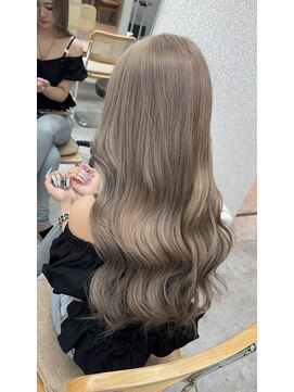 天神美容室 福岡ヘーゼルグレージュ／レイヤーカット／ハイトーン