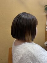 オッジ ヘアー ジャッロ(Oggi Hair giallo) ワンレン前下がりボブ 2月