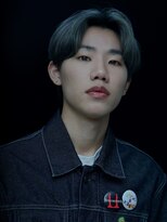 ヘアメイク エイト キリシマ(hair make No.8 kirishima) シルバーカラー×フェザーカット