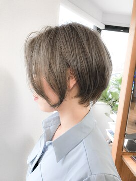 エルサ(Elsa) 【Elsa元町・三宮】クールショート×シルバーグレージュ