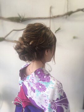 ヘアセットサロンエッジ(Edge) 浴衣デートは大人っぽいシニヨンで