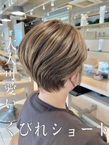 アース 東戸塚店(HAIR & MAKE EARTH) 20代30代大人可愛い丸みモテショート艶感ミルクティーベージュ