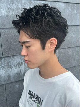 ヒュイル バイ ニアウ(Hwyl by Niau) メンズマッシュセンターパートスパイラルパーマニュアンスパーマ