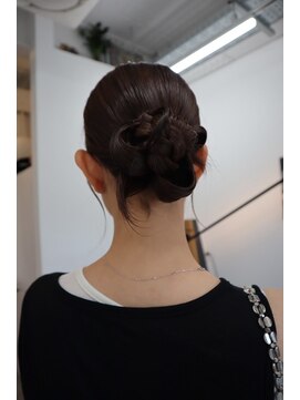 【VIXUS】 style collection_フォーマル×上品×低めシニヨン