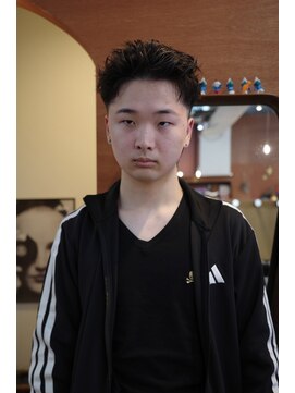 エディ(Edy) メンズウルフカットスパイキーショートスキンフェード眉毛カット