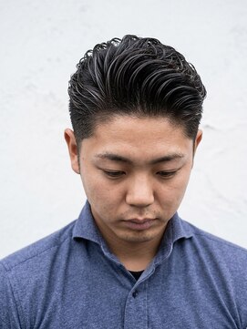 ワンワンオー バーバーショップ 長浜店(@110 BARBER SHOP) ハイフェード×ウェット・ポンパドール