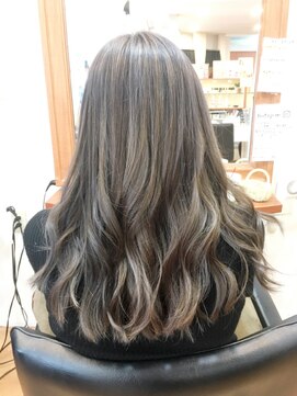 カルフール ロコ 草加西口店(Carrefour LOCO) ～外国人風～”ブルーグレージュ×ハイライトメッシュ”