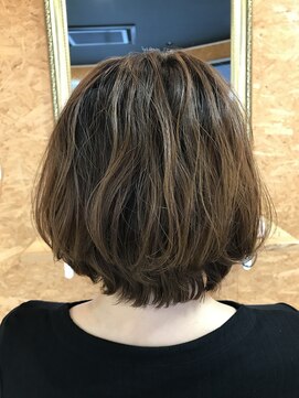 ハグ(Hug) [Hug][鹿沼]ニュアンスゆるパーマ＊前下がりショートボブ＊