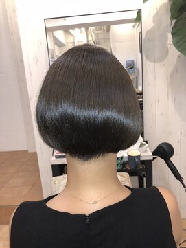 アコンプリッシュ 代官山 恵比寿(accomplish) プラチナミネコラ