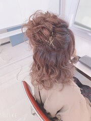 ルーズな団子ハーフアップ(ヘアセット専門店アチーブ)