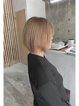 エタ(eta) 【eta】ショートボブ×ハイトーンベージュ　/金井