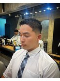 1742黒髪ツーブロック刈り上げフェード束間短髪ショートバーバー