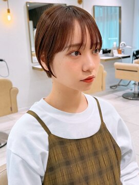 アンド ストーリーズ(&STORIES) 前髪あり耳掛け丸みくびれショートボブ20代30代40代50代（蘭）