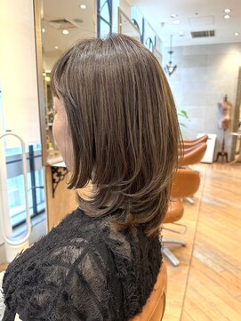 ビュートリアム265(BEAUTRIUM 265) ◆レイヤーロング/くびれレイヤーカット/白髪ぼかしハイライト