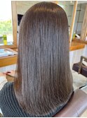 グレージュ切りっぱなしボブ前髪ありミニボブミルクティベージュ
