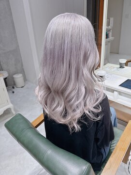 デイズ(days) 夏カラーホワイトグレージュカラー ブリーチダブルカラー原宿