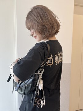 ヒュー 広島(HEW) 20代30代ハイトーンダブルカラーベージュヘア